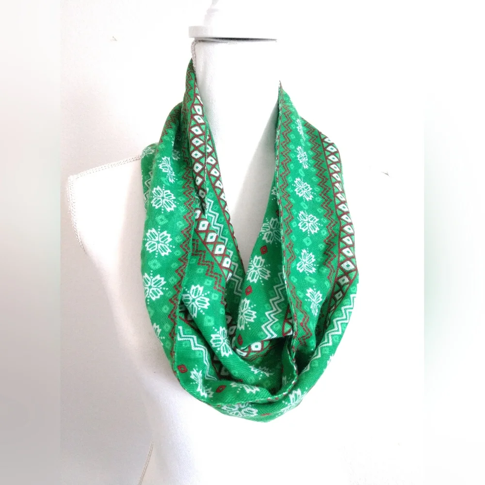 Christmas Infinity Scarf Circle Loop Fashion Scarf Green Red White